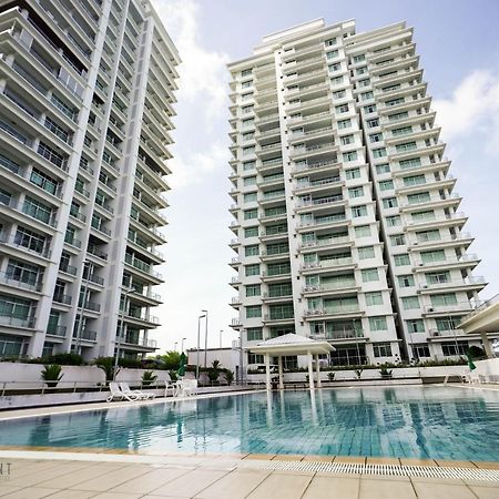 Bay Resort By Evernent Miri Esterno foto